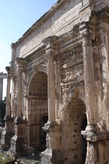 Obraz premium Septimius Severus Arch Roman Forum Rome Italy. Stone arch was erected in 203 AD in honor of Emperor Septimius Severus, who reigned from 193-211 AD. Panels celebrate victories in Parthia and Arabia.