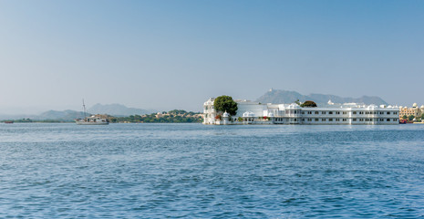 Naklejka premium Taj Lake Palace in Lake Pichola, Udaipur, Rajasthan