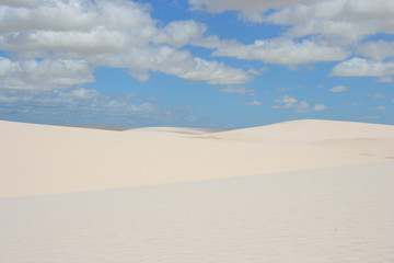 dunas de areia  nos lençóis maranhenses