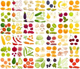 Fotobehang Vectorreeks producten. Een verscheidenheid aan groenten, fruit en bessen in een cartoon-stijl. Gesneden, geheel, half, gehakt en plakjes van verschillende voedingsmiddelen. © Ansty art