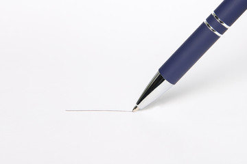 Kugelschreiber malt einen Strich