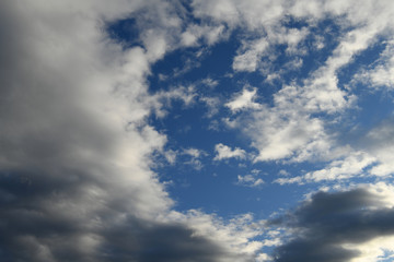 Naklejka na ściany i meble 青空と雲「雲の風景」広がりを求めて、広がりのある、可能性などのイメージ