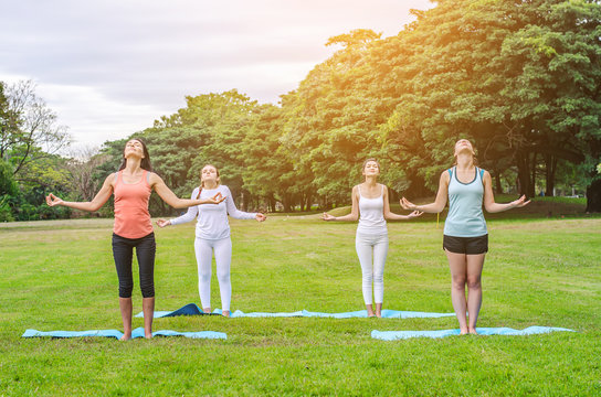 Healthy life exercise concept - Yoga class concept young woman in yoga class on the park
