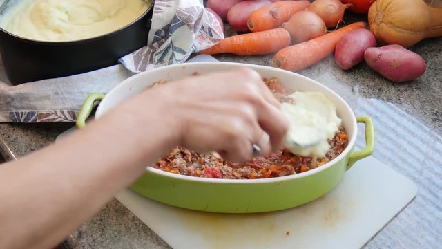 preparation of hachis parmentier, French cuisine