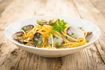 Spaghetti con vongole e bottarga, Cibo Italiano