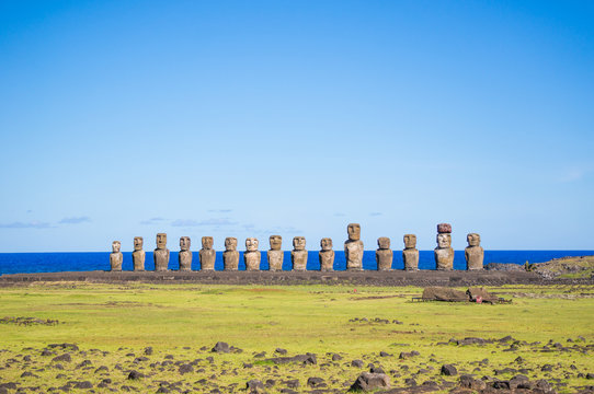 １５体のモアイ　イースター島　アフ・トンガリキ