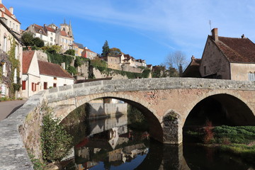 Naklejka premium Bourgogne - Côte-d'Or - Sémur-en Auxois - Pont Pinard sur l'Armançon