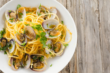 Spaghetti con vongole e bottarga, Cibo Italiano