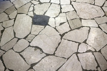 pavimento in marmo spezzato