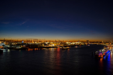 hamburger Hafen bei Nacht