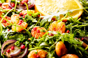 shrimps mit orange und salat