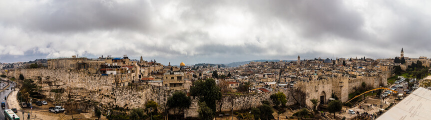 Fototapeta na wymiar the old city of Jerusalem from Damascus gate 