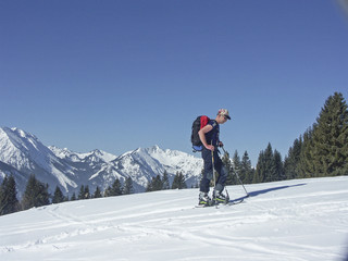 Fototapeta na wymiar Skitourengeher im Sudelfeldgebiet