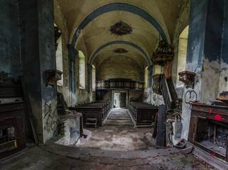 alte verlassene kirche panorama