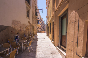 Fototapeta na wymiar Spanish cafe in narrow street alley