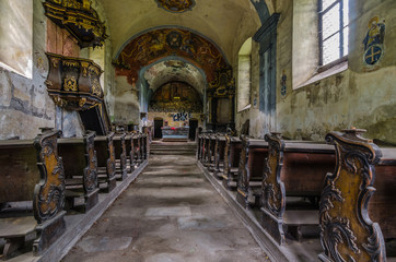 Fototapeta na wymiar verlassene kirche ansicht