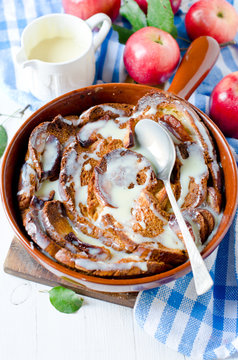 Bread Pudding With Apples And Cream Sauce