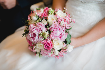 wedding flowers bride bouquet rings