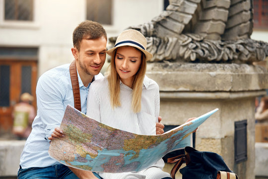 Tourist Man And Woman With Map On City Street.