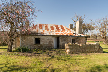 Fototapeta na wymiar derelict farmhouse SA