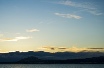 夕暮れ　空　雲　海　素材