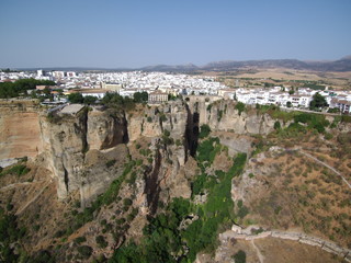 Fototapeta na wymiar Ronda,ciudad monumental de Málaga (Andalucia,España) situada sobre un desfiladero