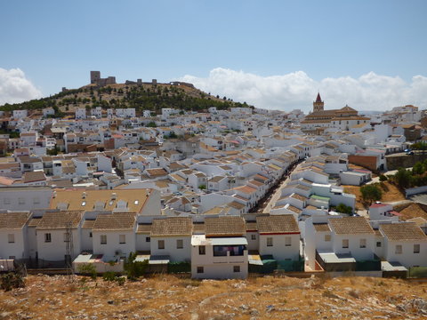 Teba,villa y municipio de la provincia de M&aacute;laga, en la comunidad aut&oacute;noma de Andaluc&iacute;a, Espa&ntilde;a,situado  en la comarca de Guadalteba y dentro del partido judicial de Antequera