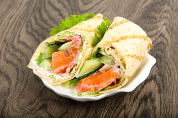 Salmon bread roll