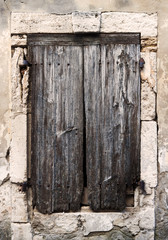 volets en bois très anciens 