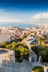 Fototapeta premium montée vers la Basilique Notre-Dame-de-la-Garde à Marseille