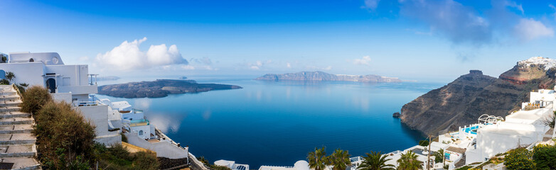 Panorama de la Caldeira à Firostefani à Santorin, Cyclades en Grèce