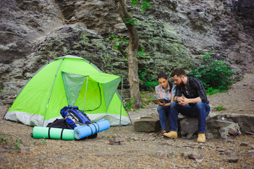 Fototapeta premium Couple camping in the mountains
