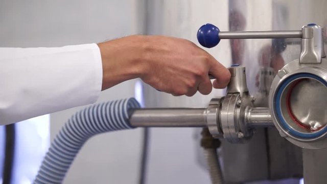milk products. production of cheese. separator for milk. separation of sour cream from milk