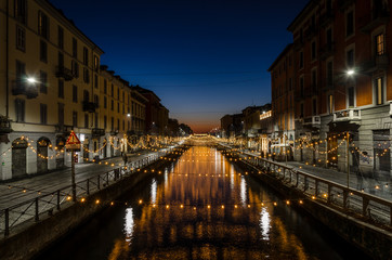 Obraz premium nigth in Navigli, cityscape of Navigli in Milan at night with light reflecting over the water