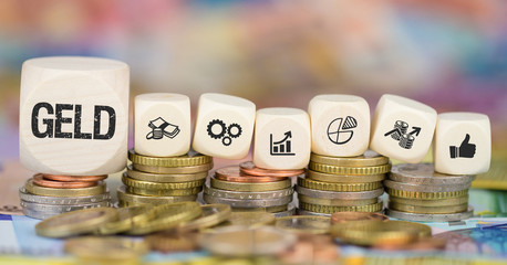 Geld / Münzenstapel mit Symbole
