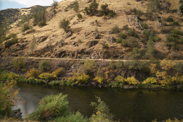 Fototapeta na wymiar merced river on warm autumn day