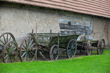 Fototapeta na wymiar The typical historic wooden carriage