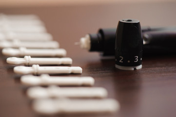Set diabetic: syringe pen with insulin and lancets.