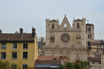 Fototapeta na wymiar La cathédrale Saint-Jean-Baptiste de Lyon