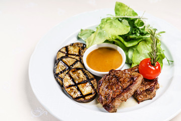 steak with vegetables