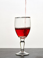 pours jet wine