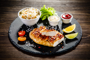 Grilled chicken fillet and vegetables