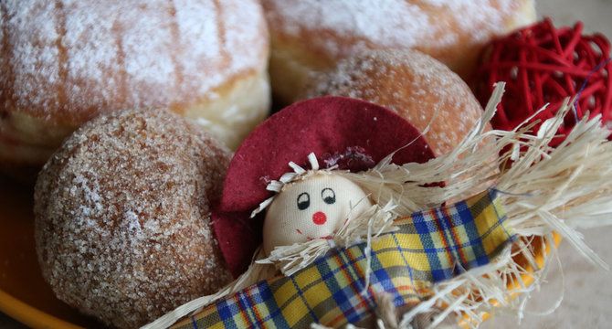 faschingskrapfen    und    clown