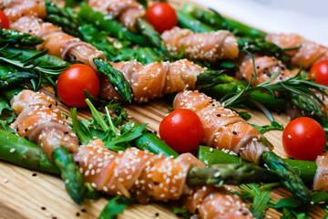 Salmon fillet with asparagus and cherry tomatoes