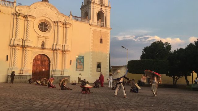 Baile de tecuanes en Acatl&aacute;n Puebla, M&eacute;xico