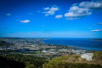 Fototapeta premium Belfast over Cave Hill