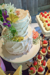 Obraz na płótnie Canvas White Ruffle Wedding Cake With Fresh Flowers