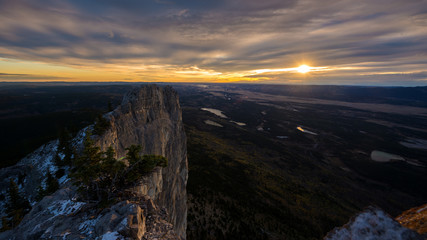 Sunrise on the edge of mount Yamnuska
