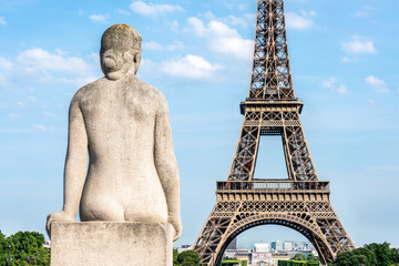 Fototapeta na wymiar Jardins du Trocadero und Eiffelturm in Paris, Frankreich
