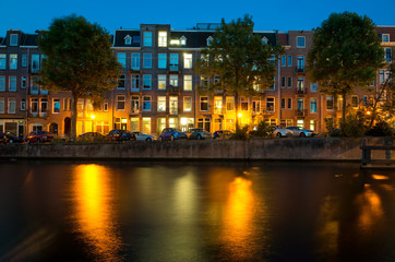 Fototapeta na wymiar Nighttime over one of the canals of Amsterdam, Netherlands